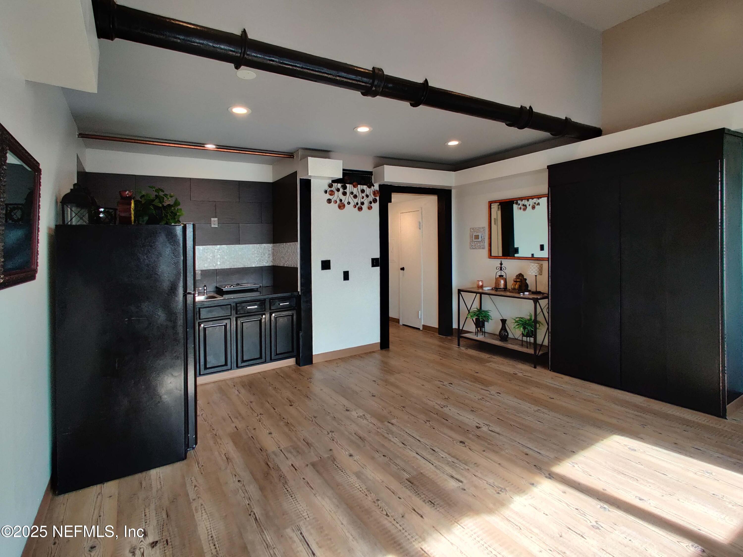 311 W ASHLEY Street 1715