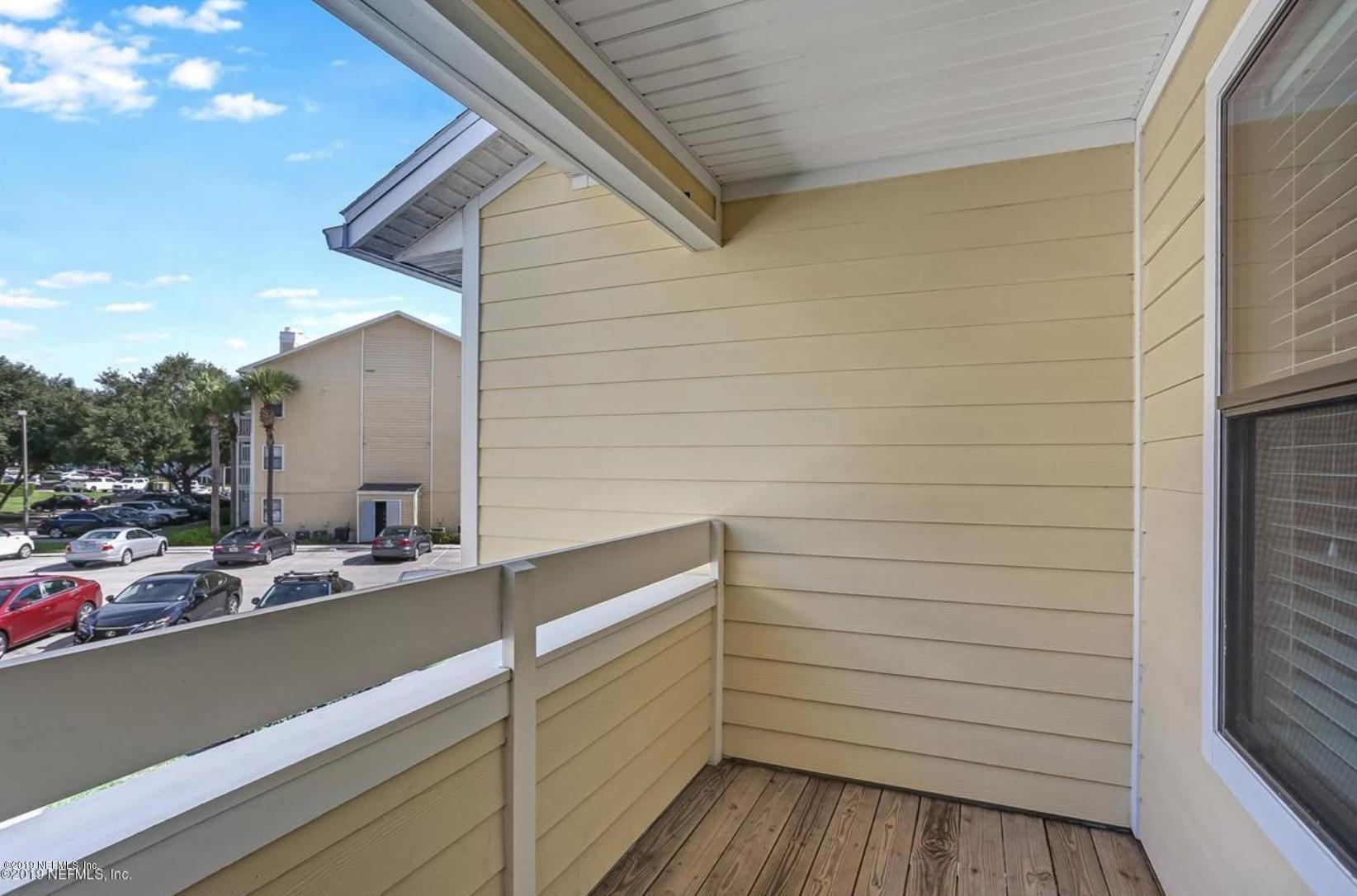 100 FAIRWAY PARK Boulevard 1304