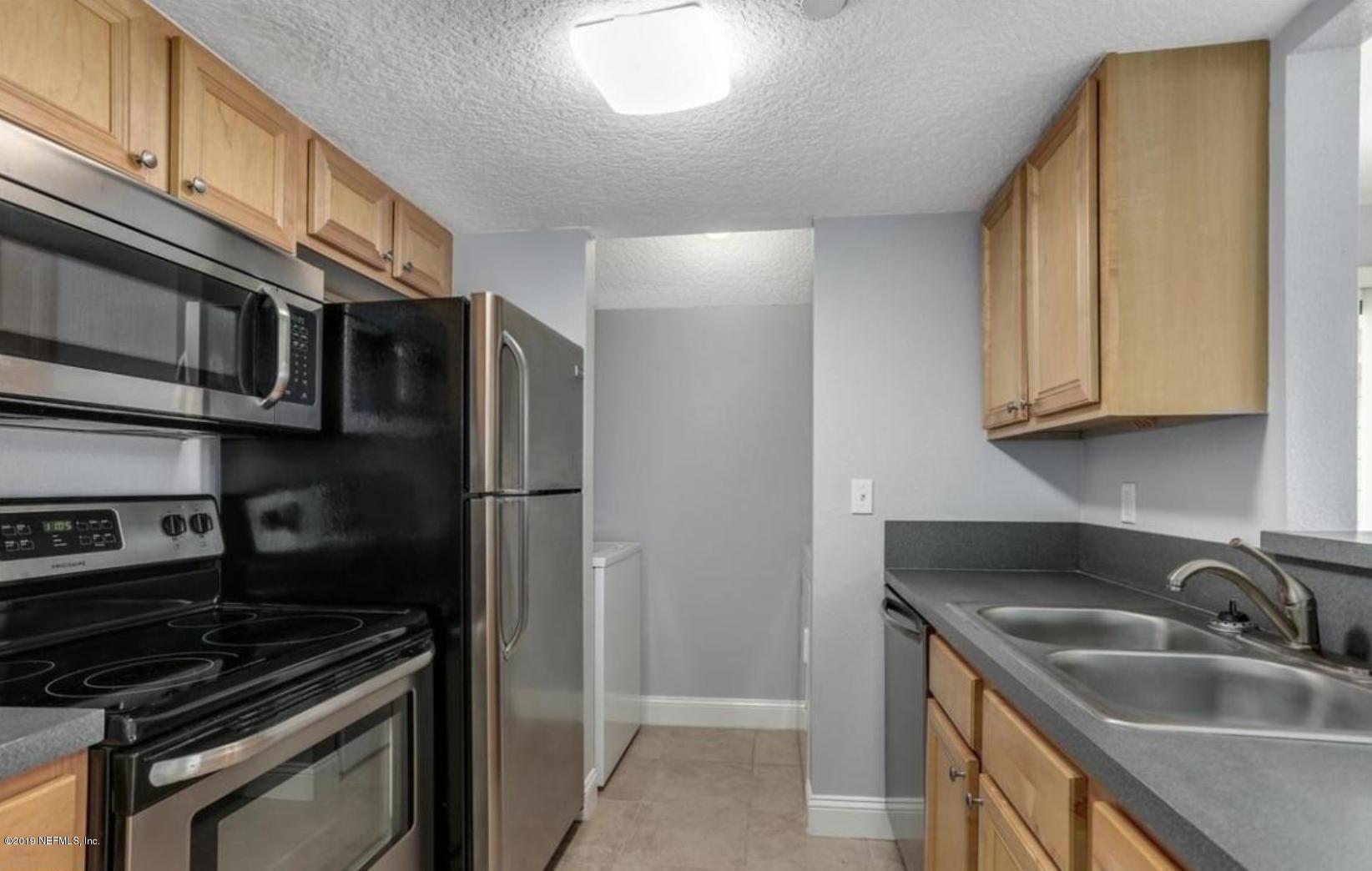 100 FAIRWAY PARK Boulevard 1304