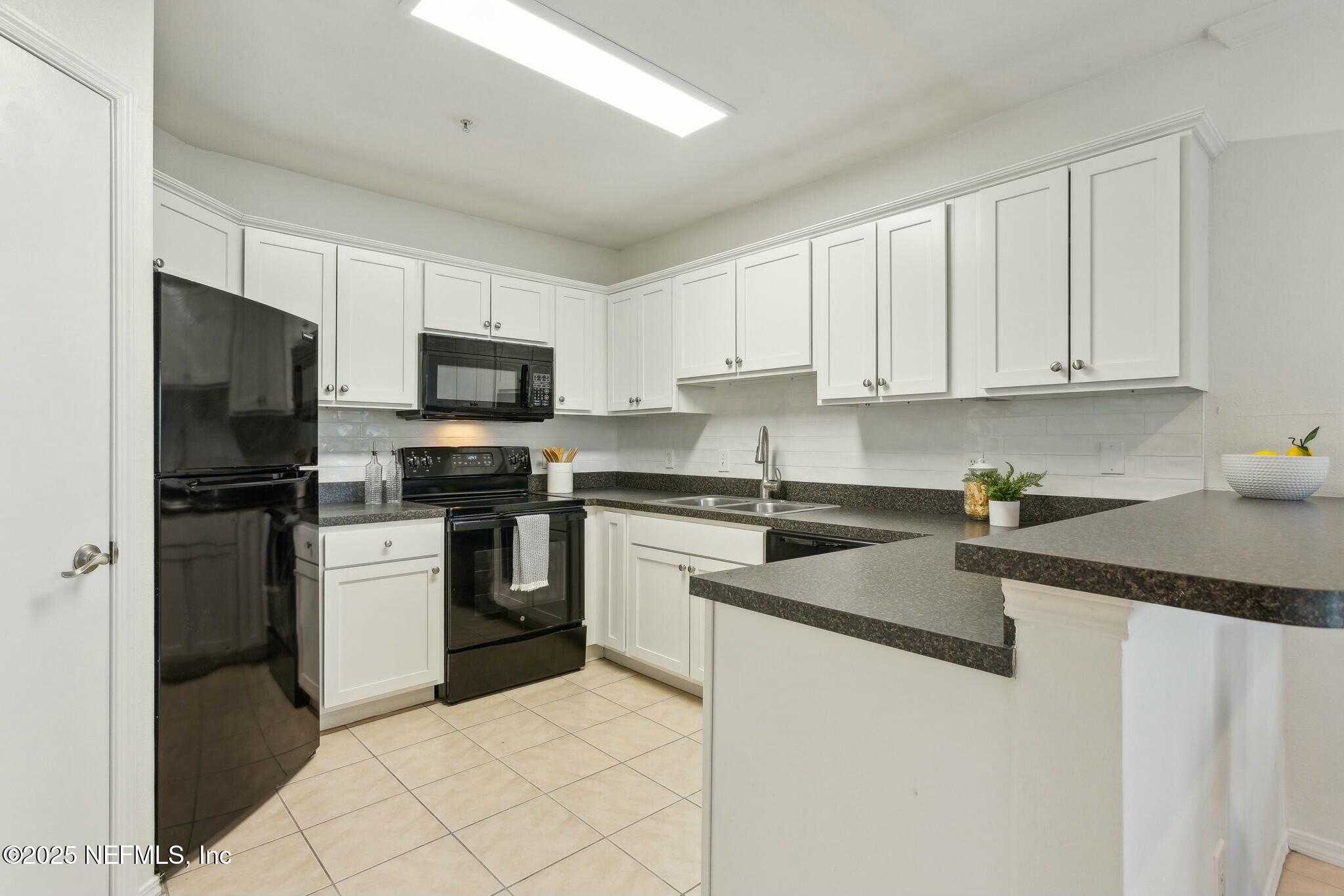 1701 THE GREENS Way 1912
