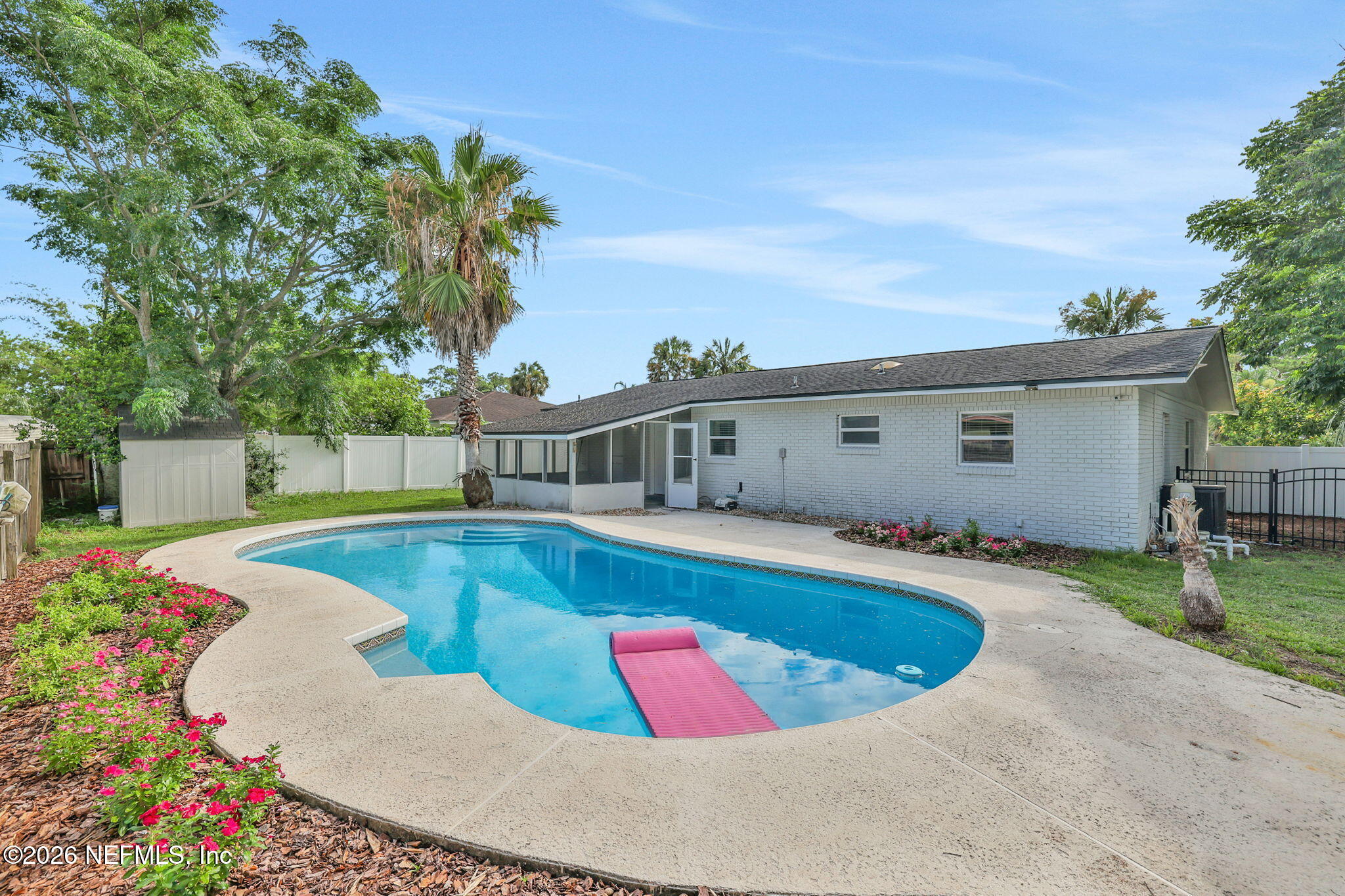 42 DOLPHIN Boulevard