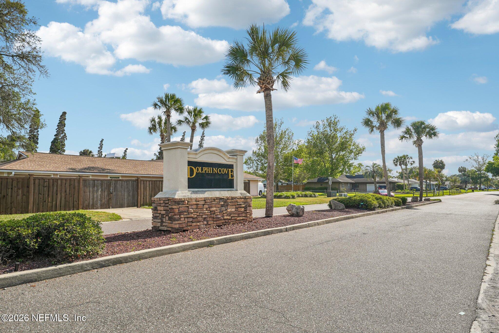 42 DOLPHIN Boulevard