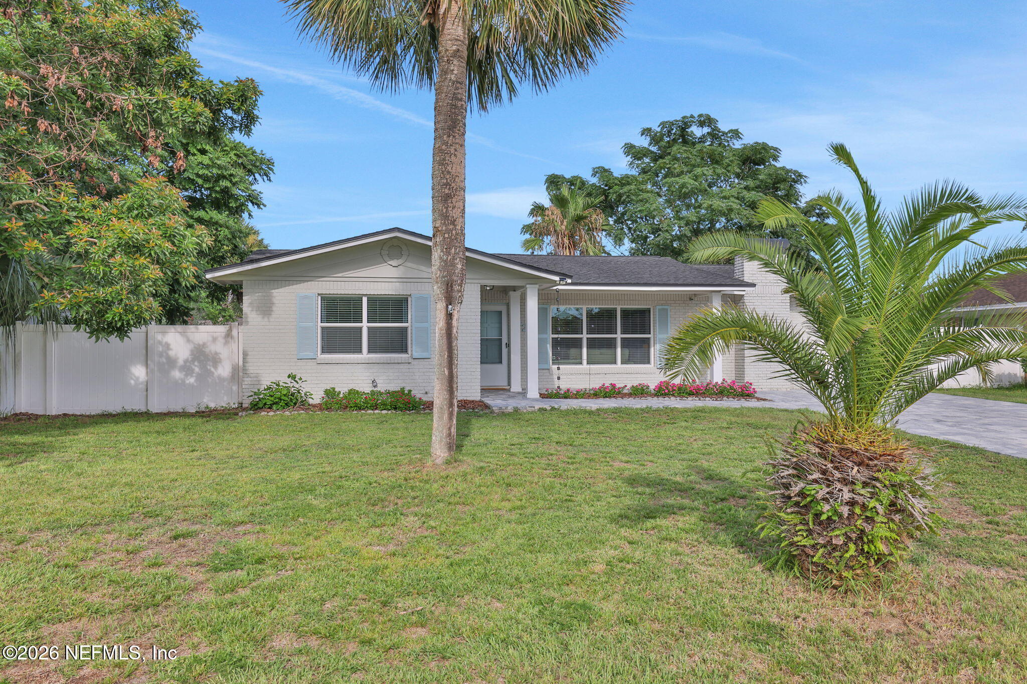 42 DOLPHIN Boulevard
