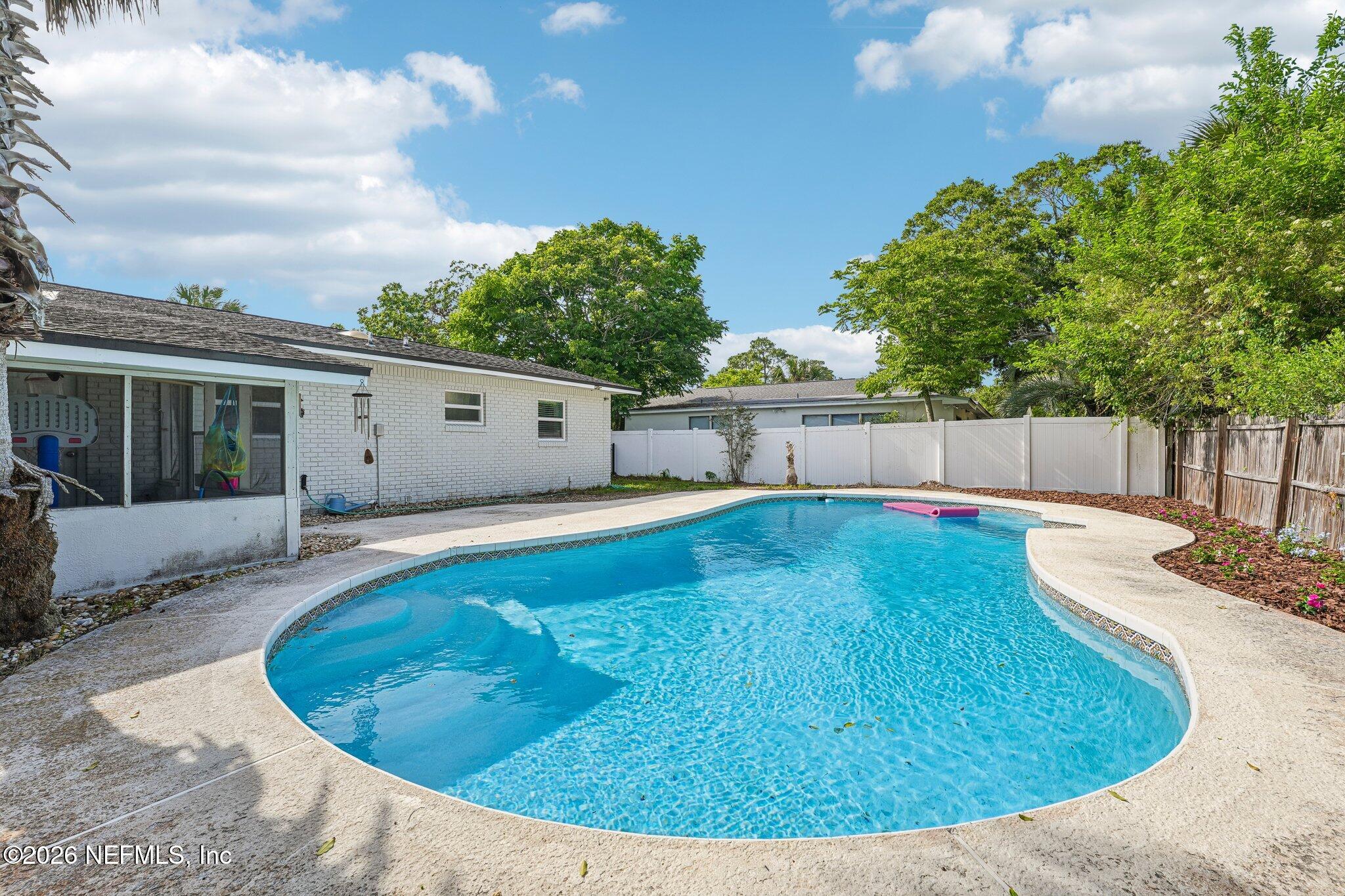 42 DOLPHIN Boulevard