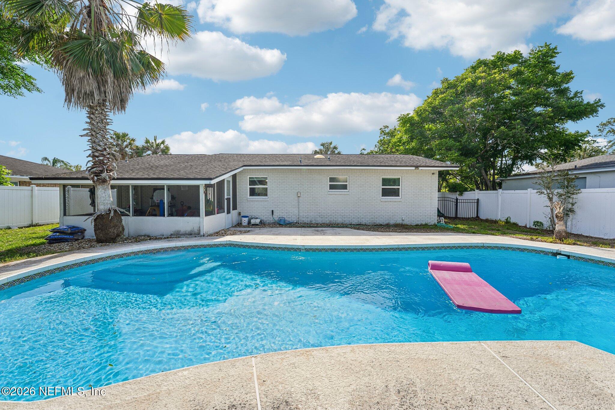 42 DOLPHIN Boulevard