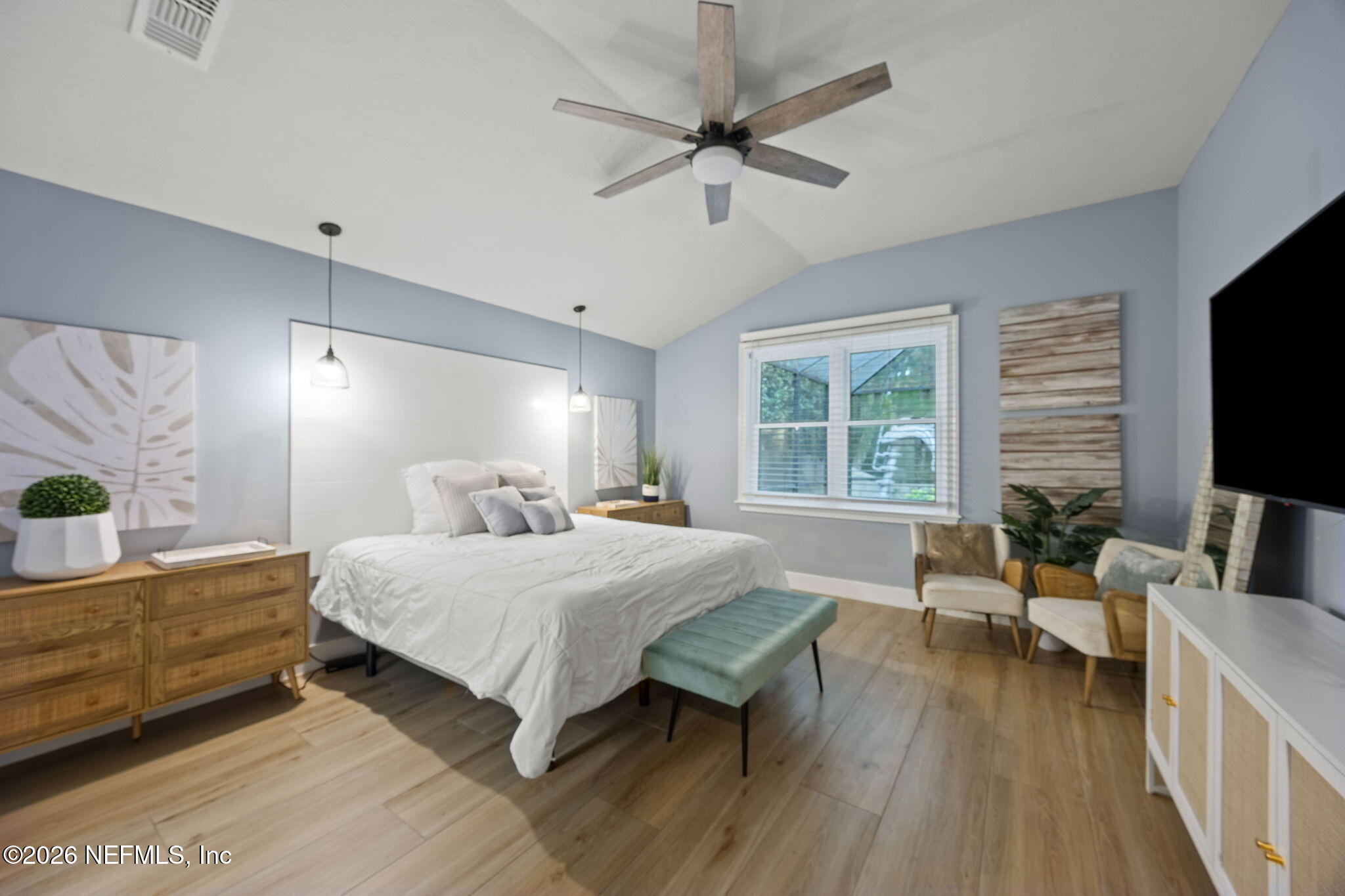 213 PINK IBIS Court