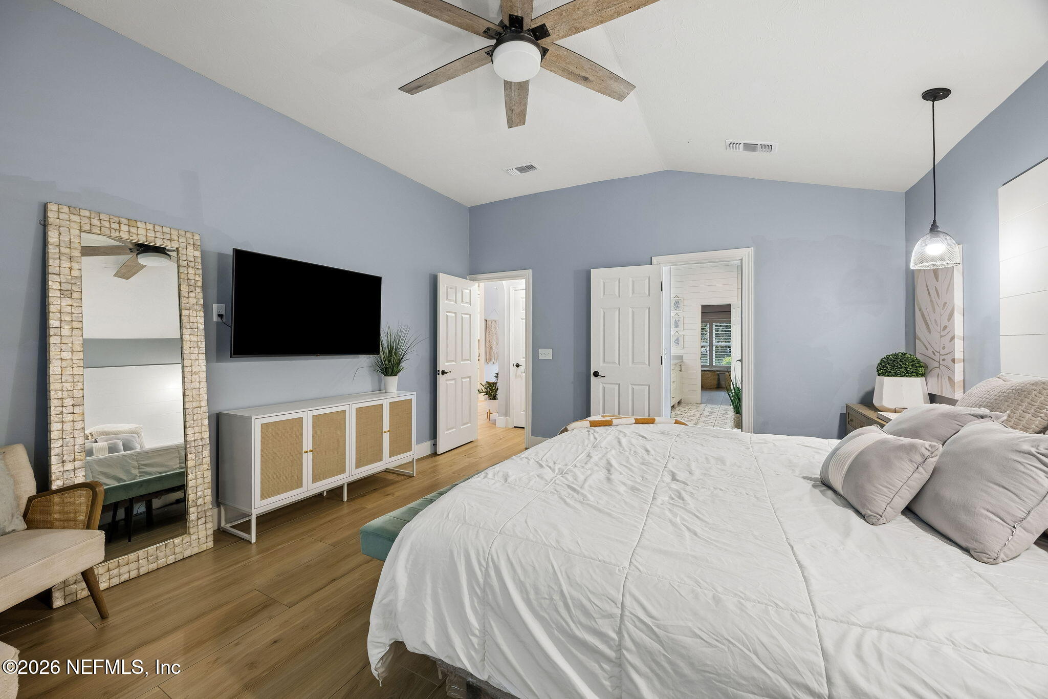 213 PINK IBIS Court
