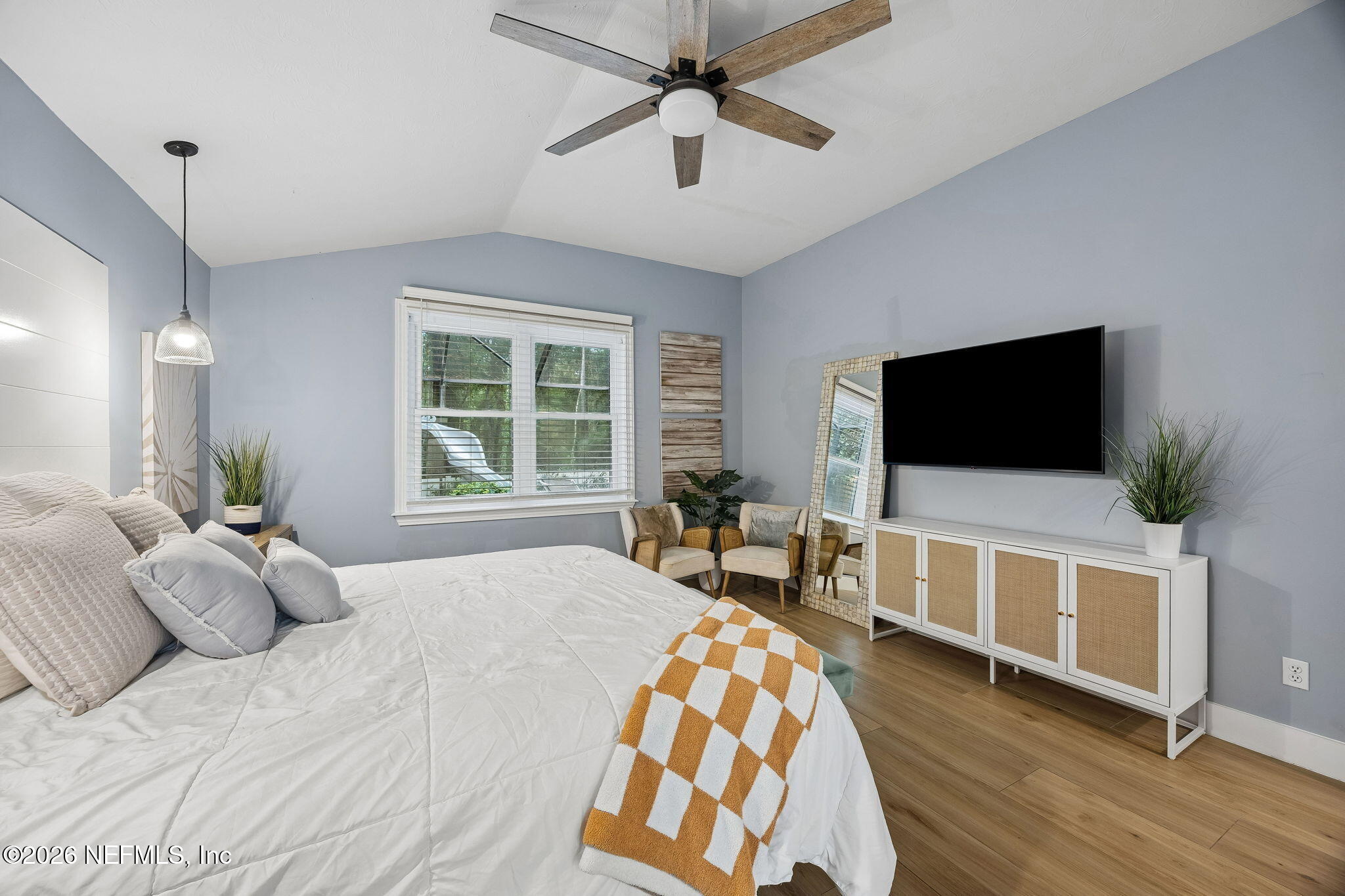 213 PINK IBIS Court