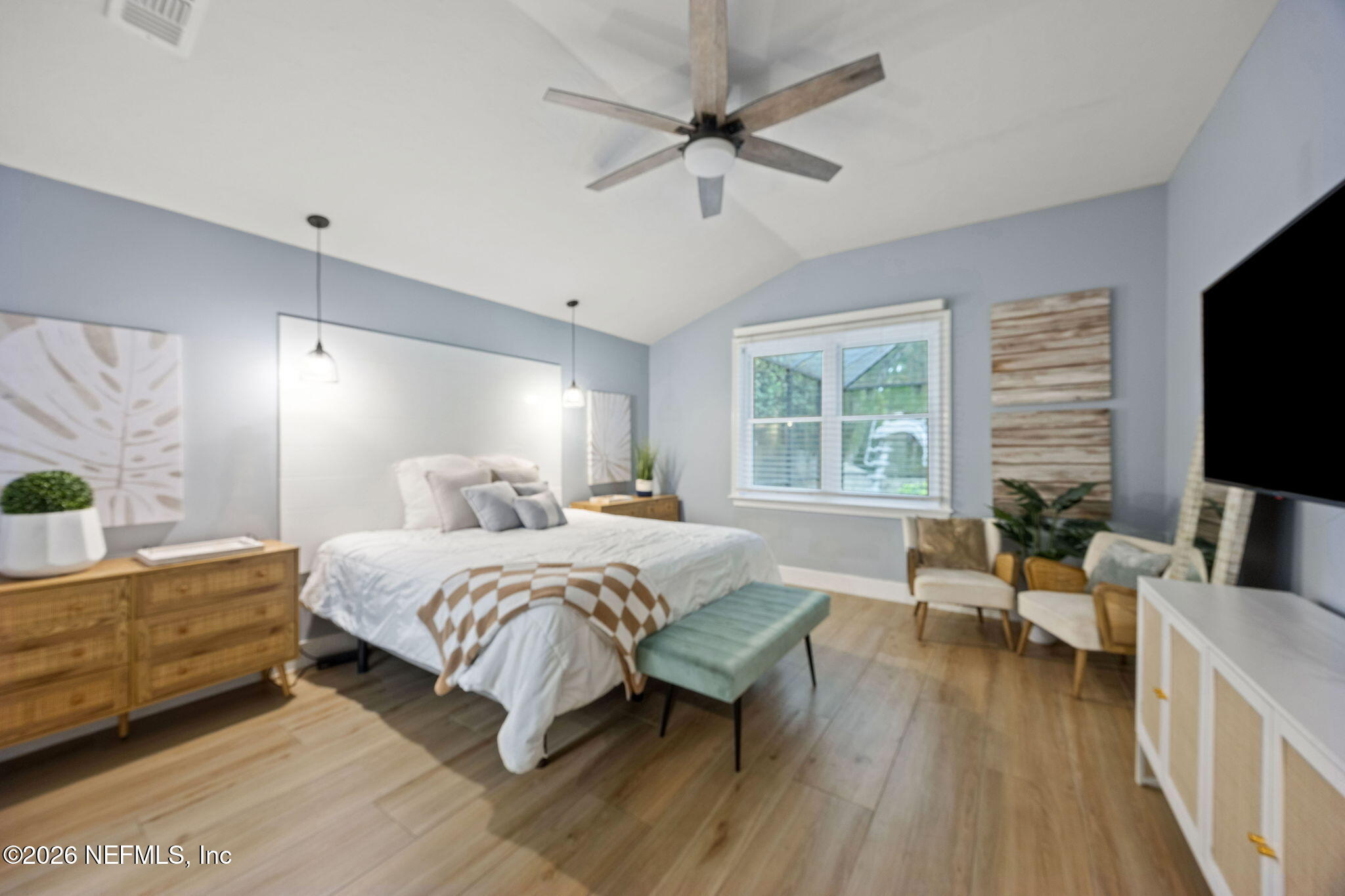 213 PINK IBIS Court