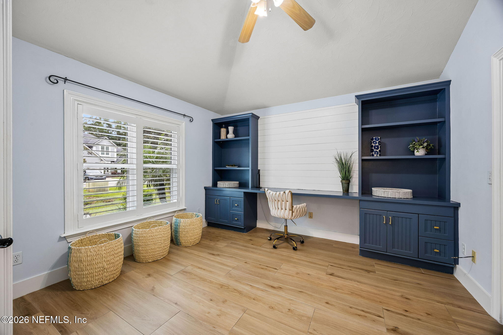 213 PINK IBIS Court