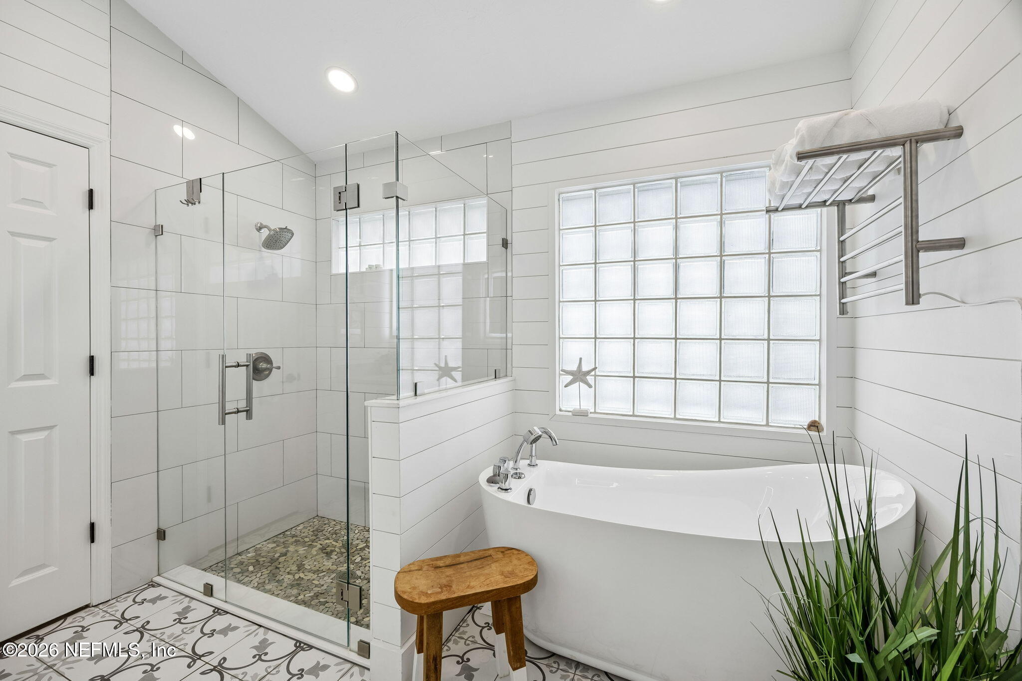 213 PINK IBIS Court