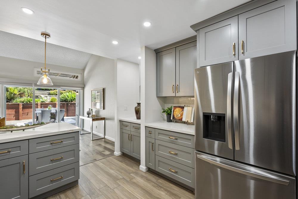 1112 W Hillsdale BLVD