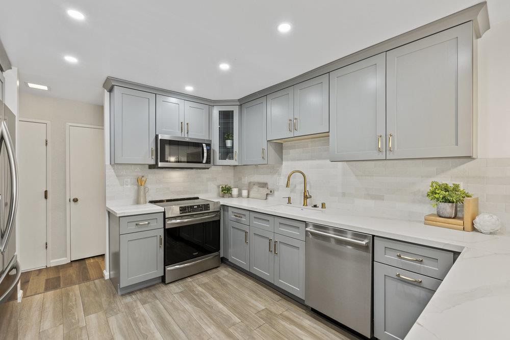 1112 W Hillsdale BLVD