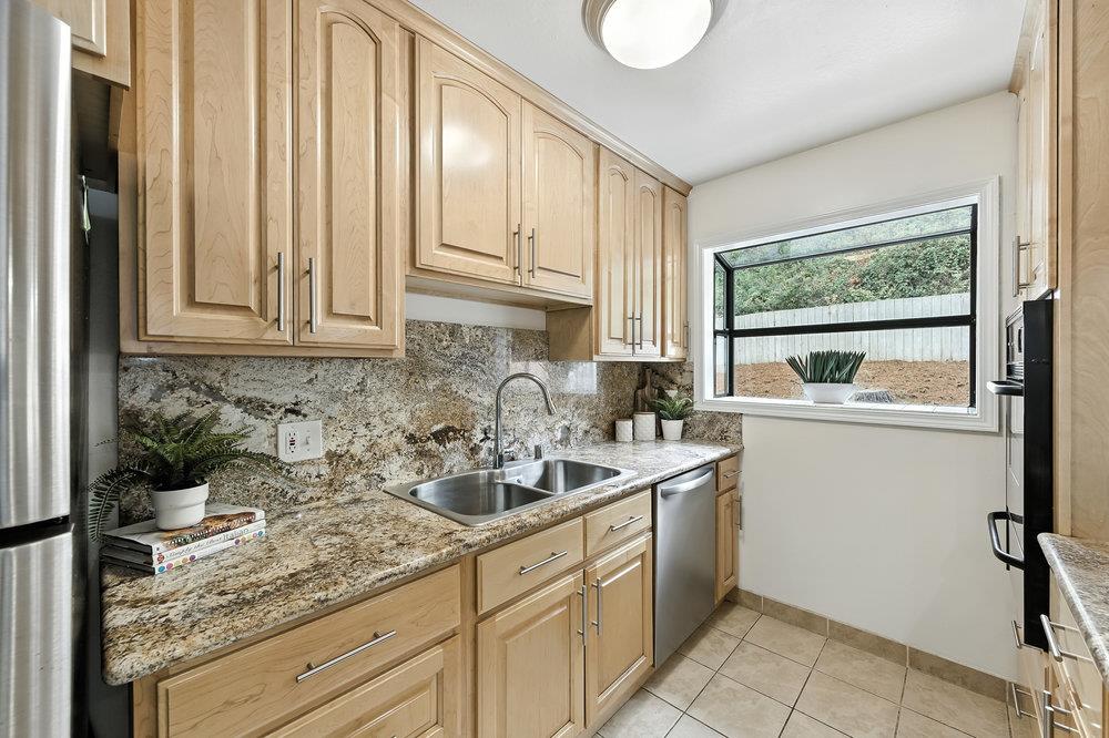 1527 Terra Nova Boulevard