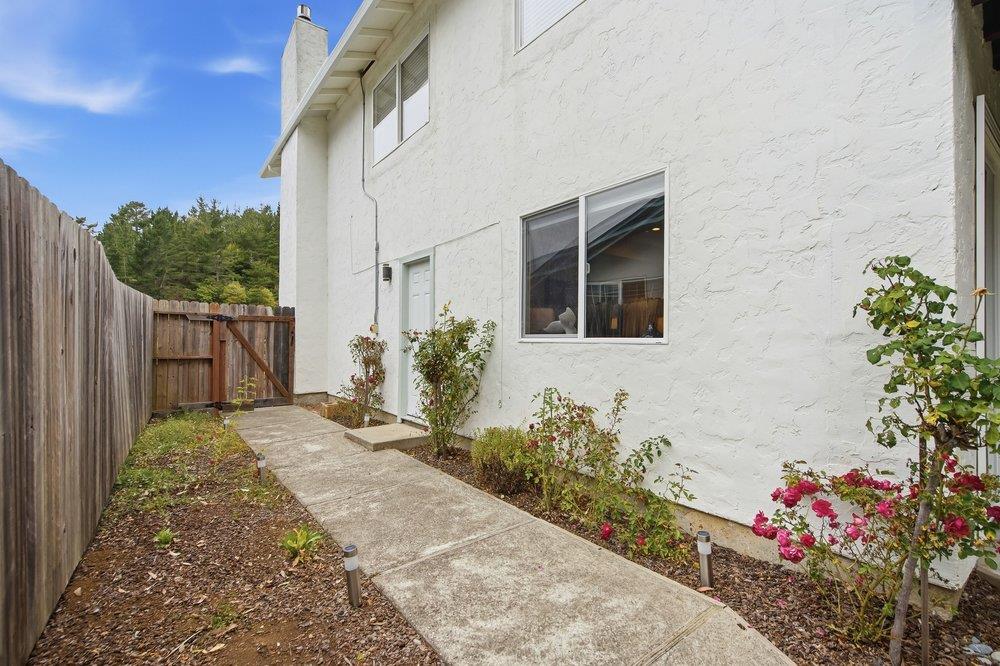 1352 Oddstad Boulevard
