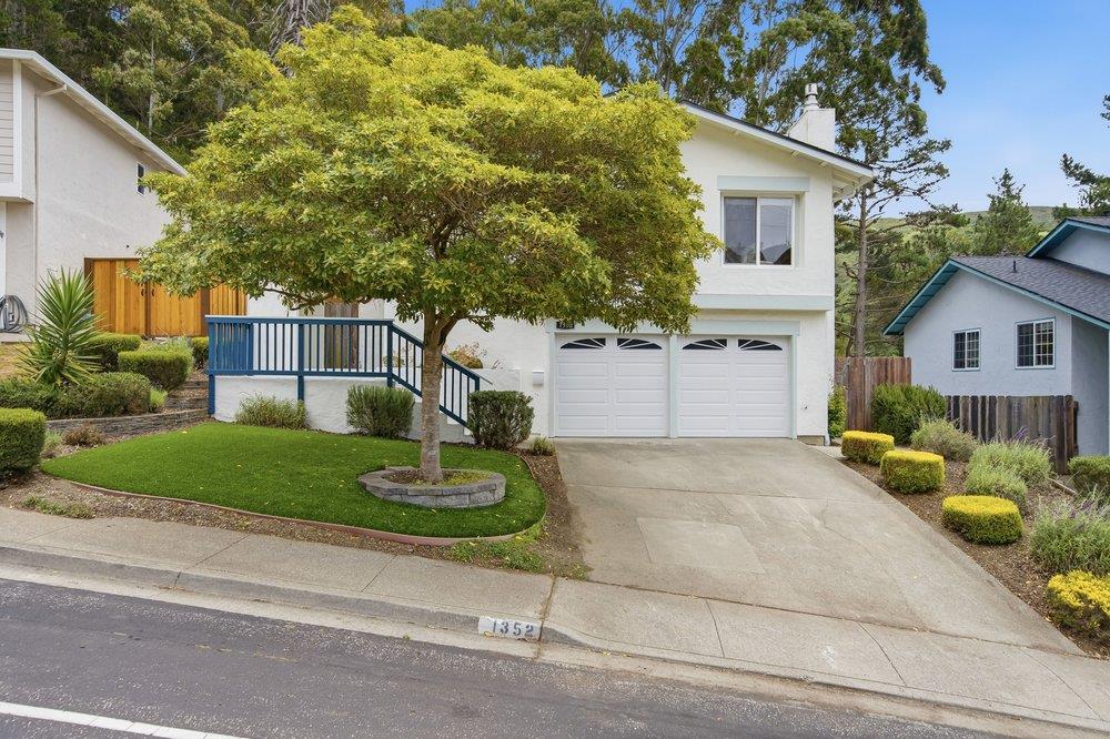 1352 Oddstad Boulevard