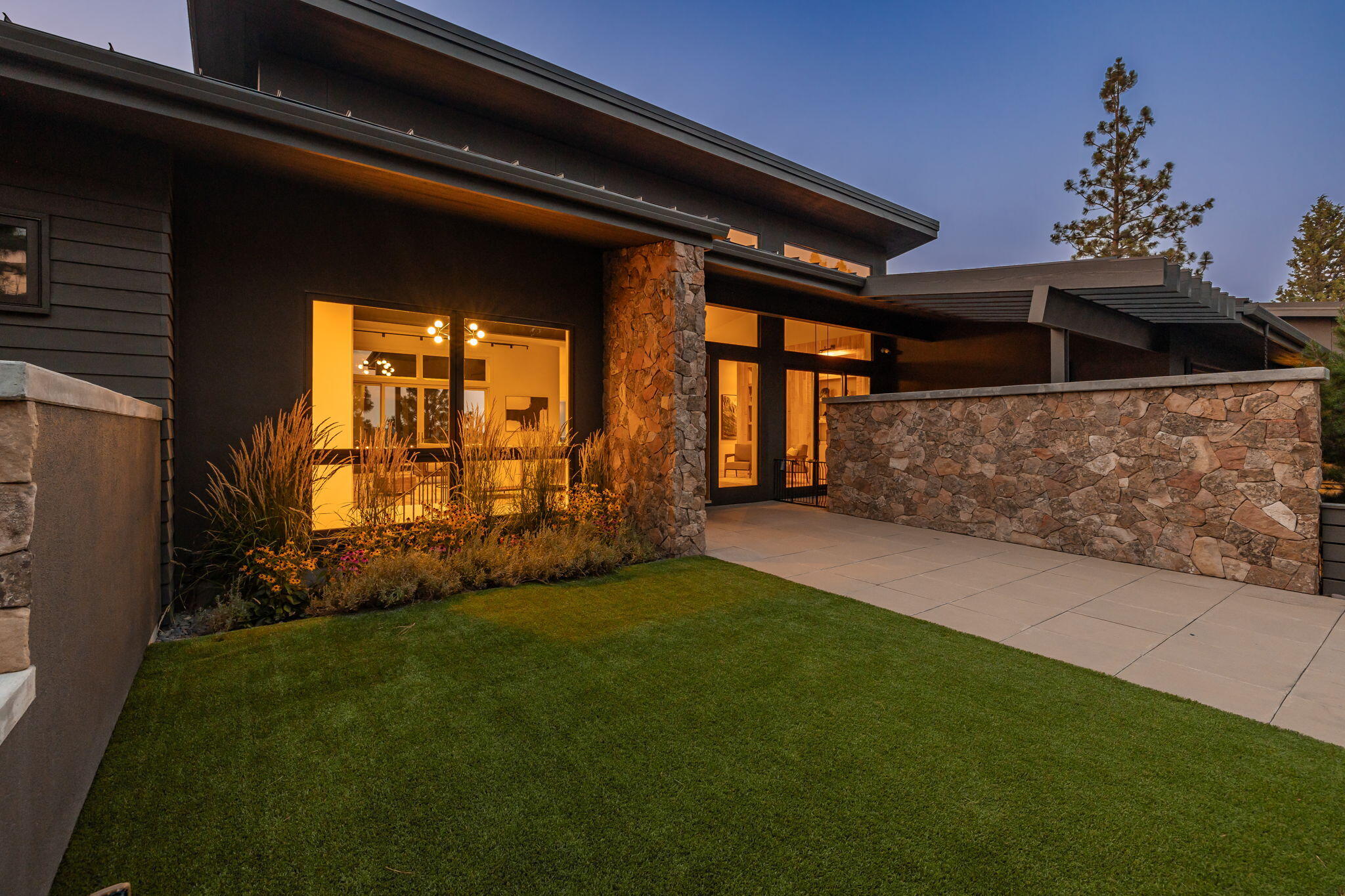 1686 NW Wild Rye Circle