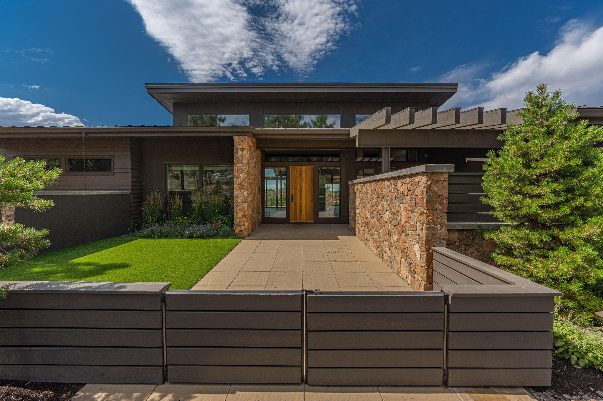 1686 NW Wild Rye Circle