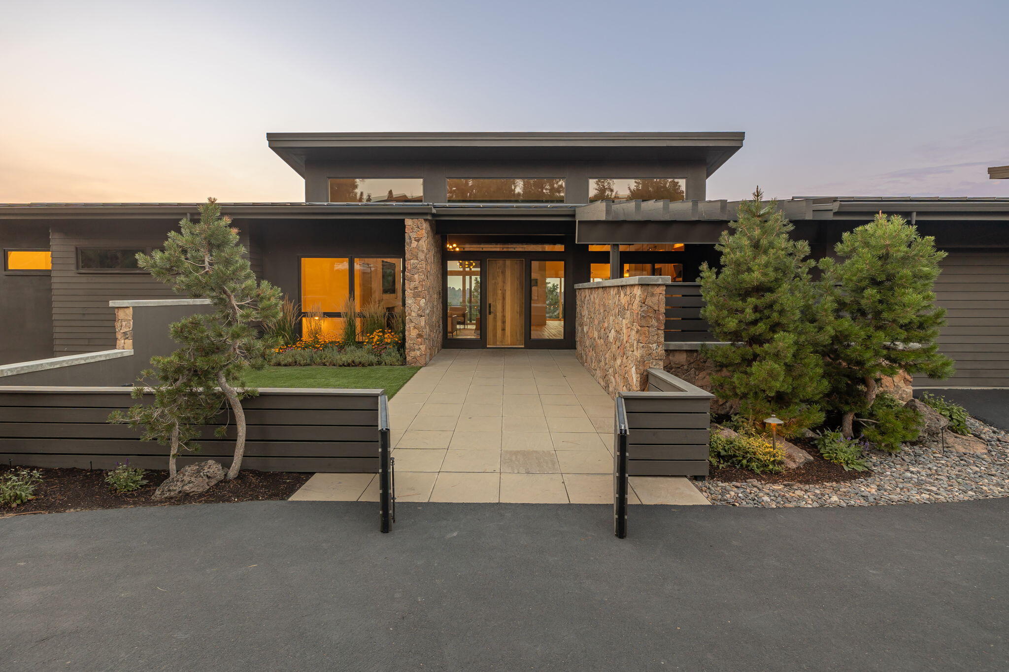 1686 NW Wild Rye Circle