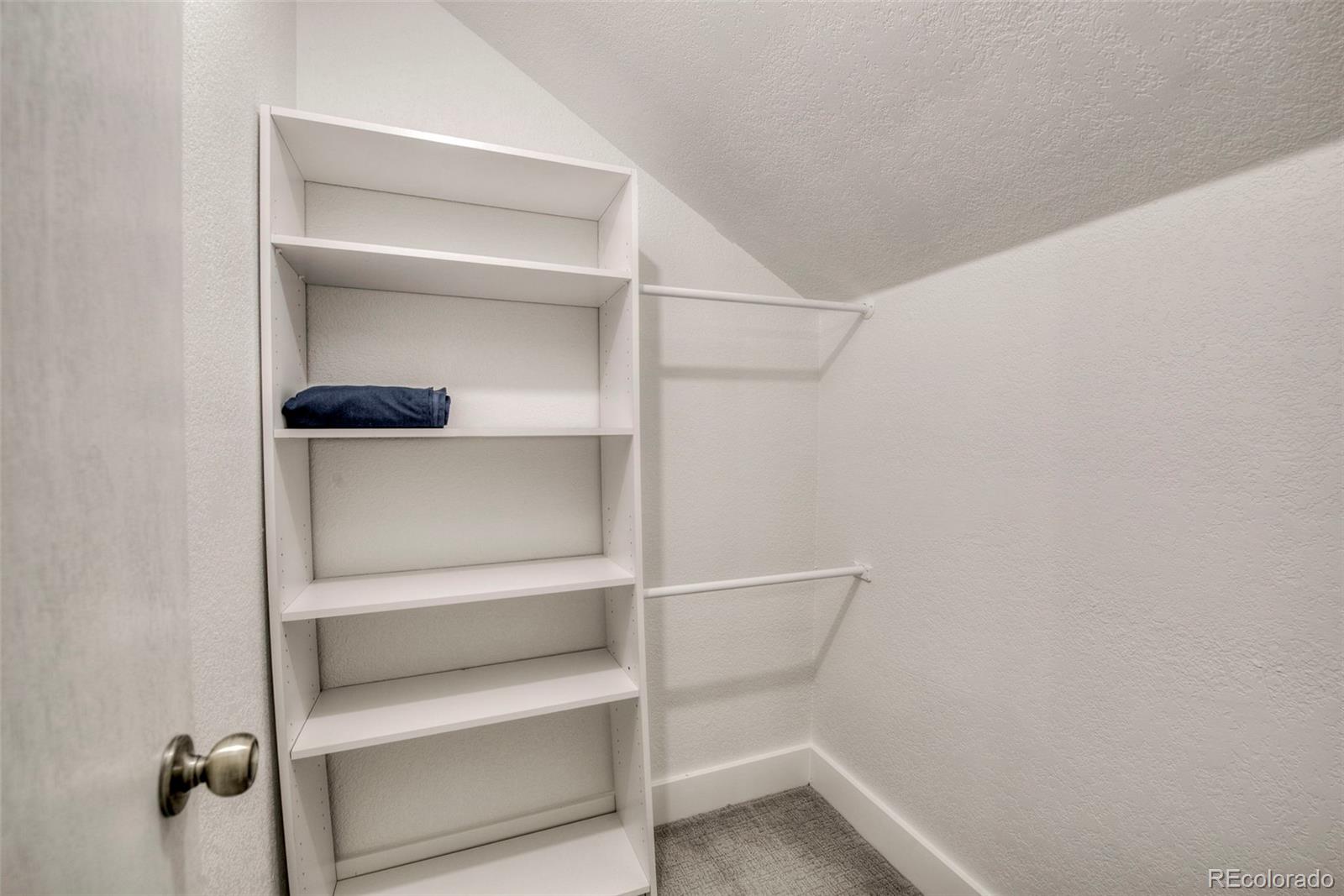 129 Broken Lance Drive Unit: B304