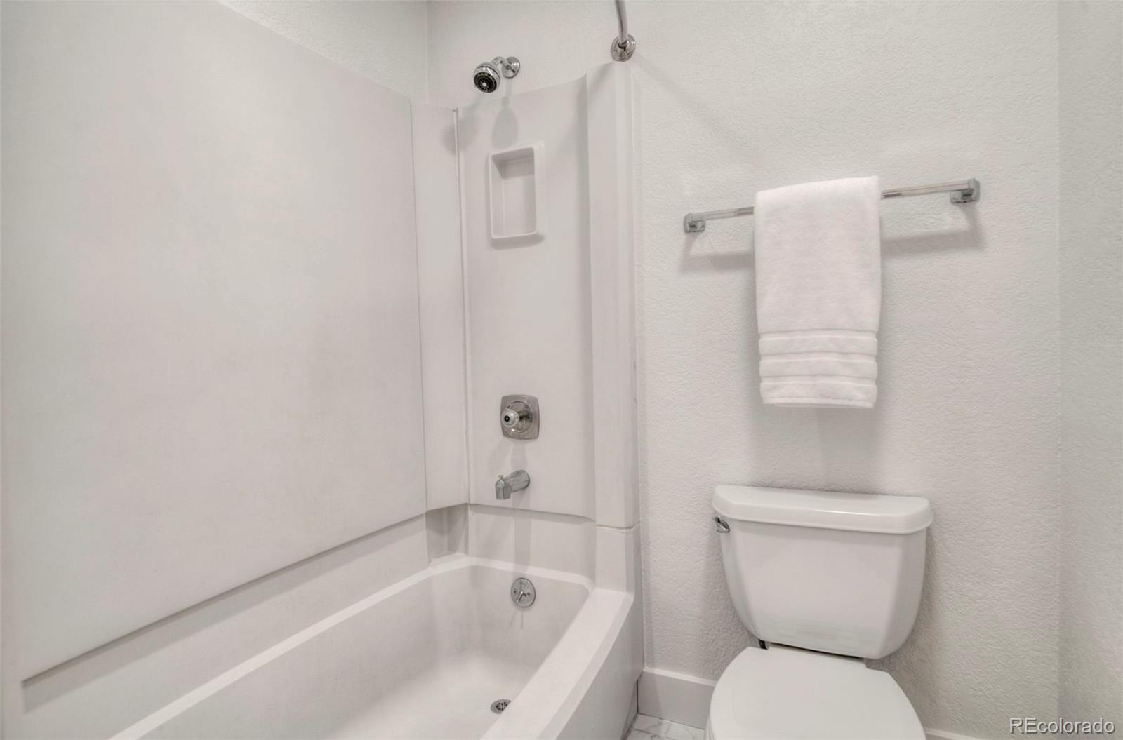 129 Broken Lance Drive Unit: B304