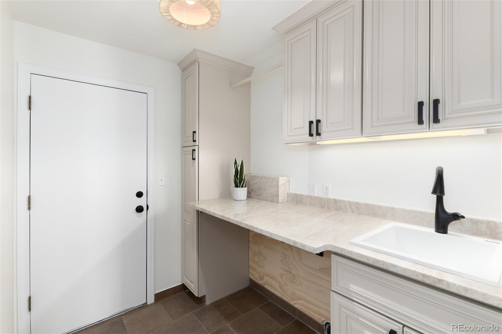 9047 Mountain Laurel Way