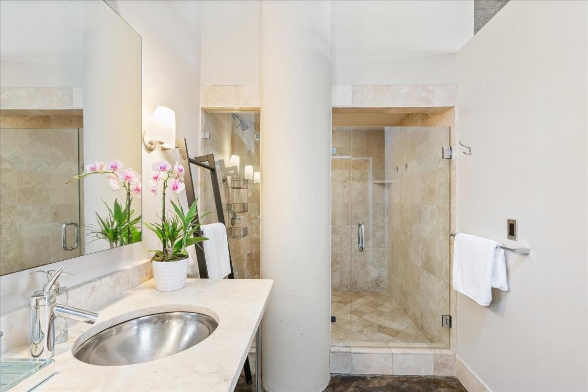 311 W 5th ST # 806