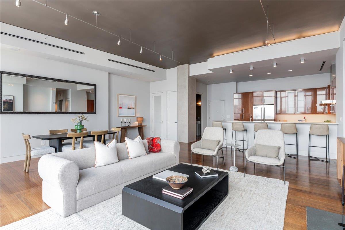 360 Nueces ST # 4305