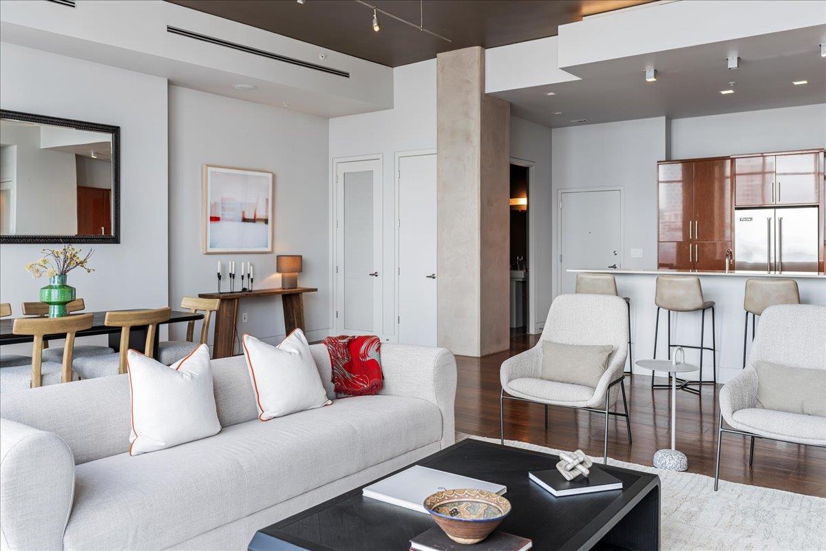 360 Nueces ST # 4305