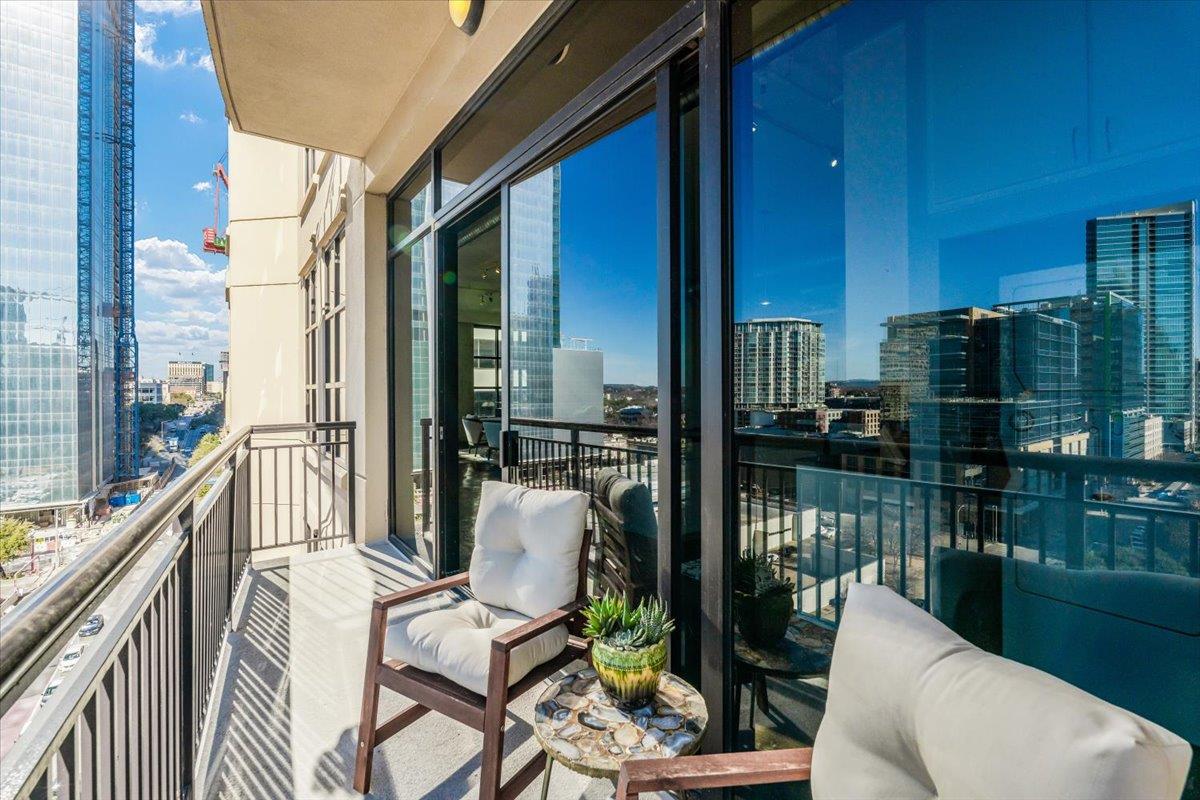 311 W 5th ST # 1005