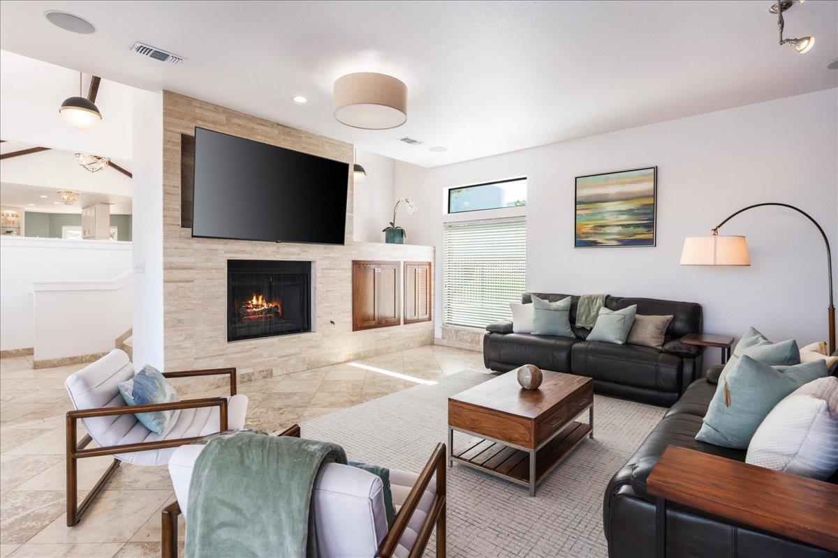 1306 Quaker Ridge DR