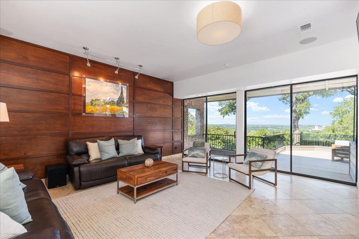 1306 Quaker Ridge DR