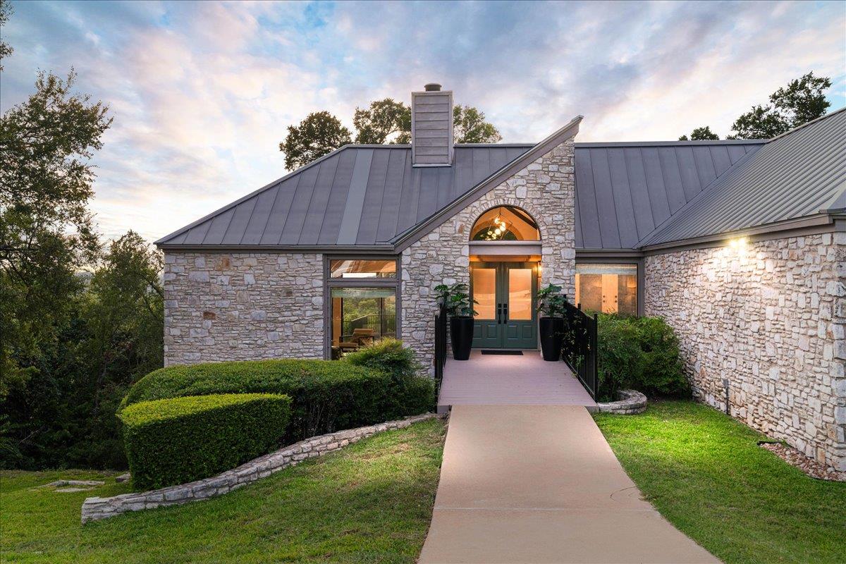 1306 Quaker Ridge DR