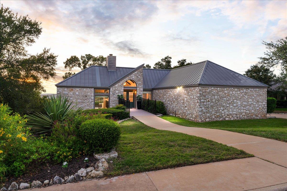 1306 Quaker Ridge DR