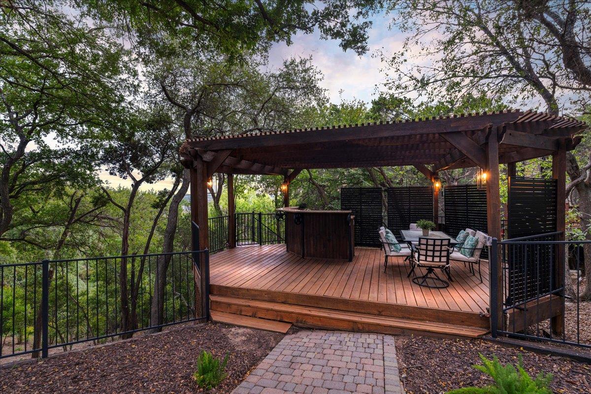 1306 Quaker Ridge DR