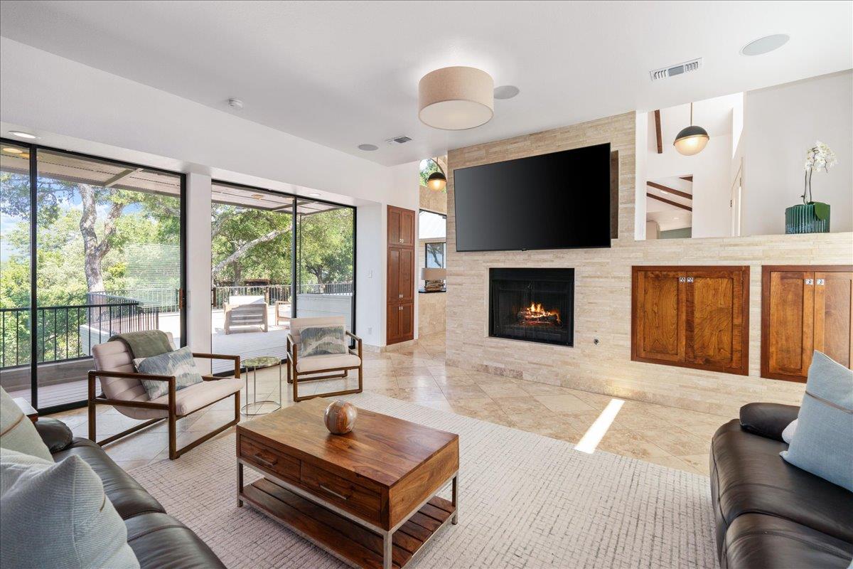 1306 Quaker Ridge DR