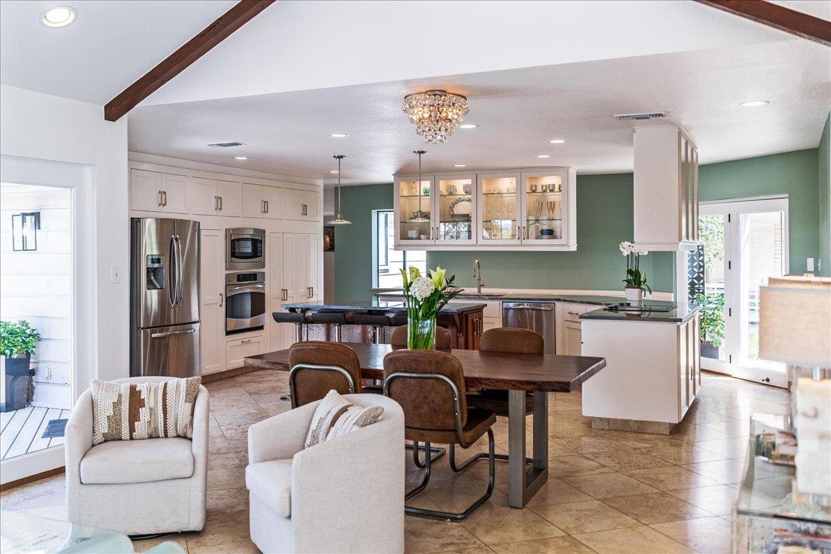 1306 Quaker Ridge DR