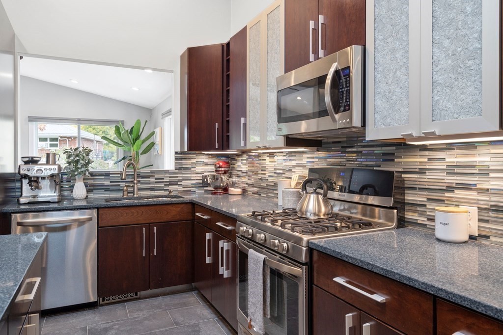 89 Cedar Rd N
