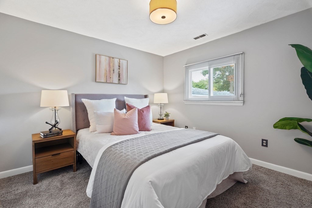 89 Cedar Rd N
