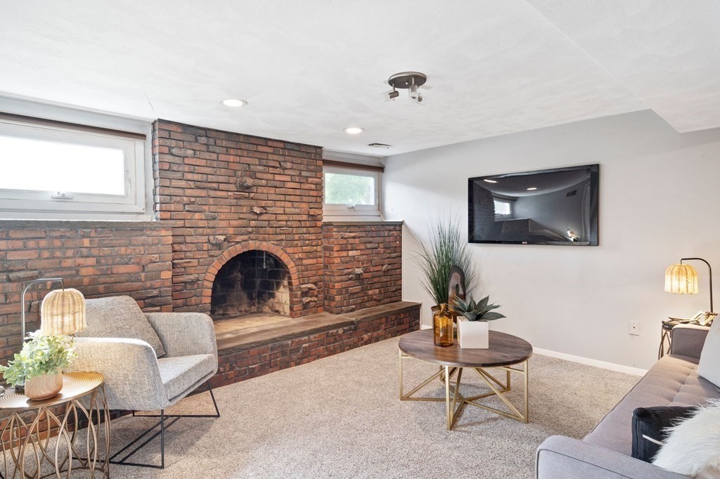 89 Cedar Rd N