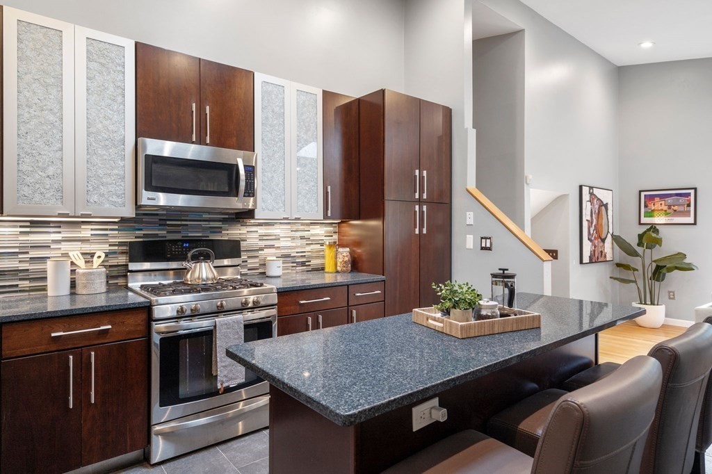 89 Cedar Rd N