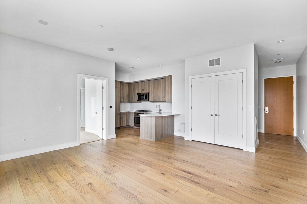 10 Shipyard Dr # 204