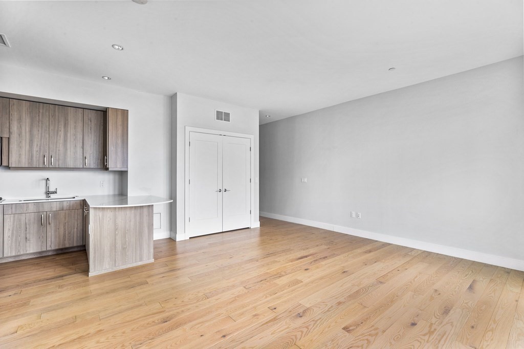 10 Shipyard Dr # 204