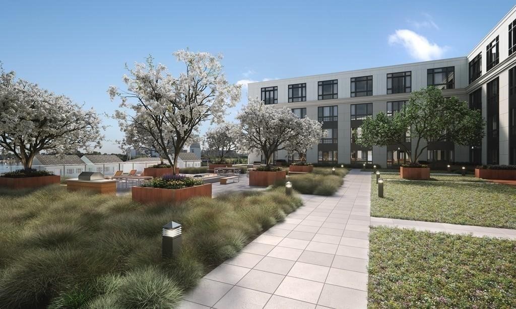 10 Shipyard Dr # 204