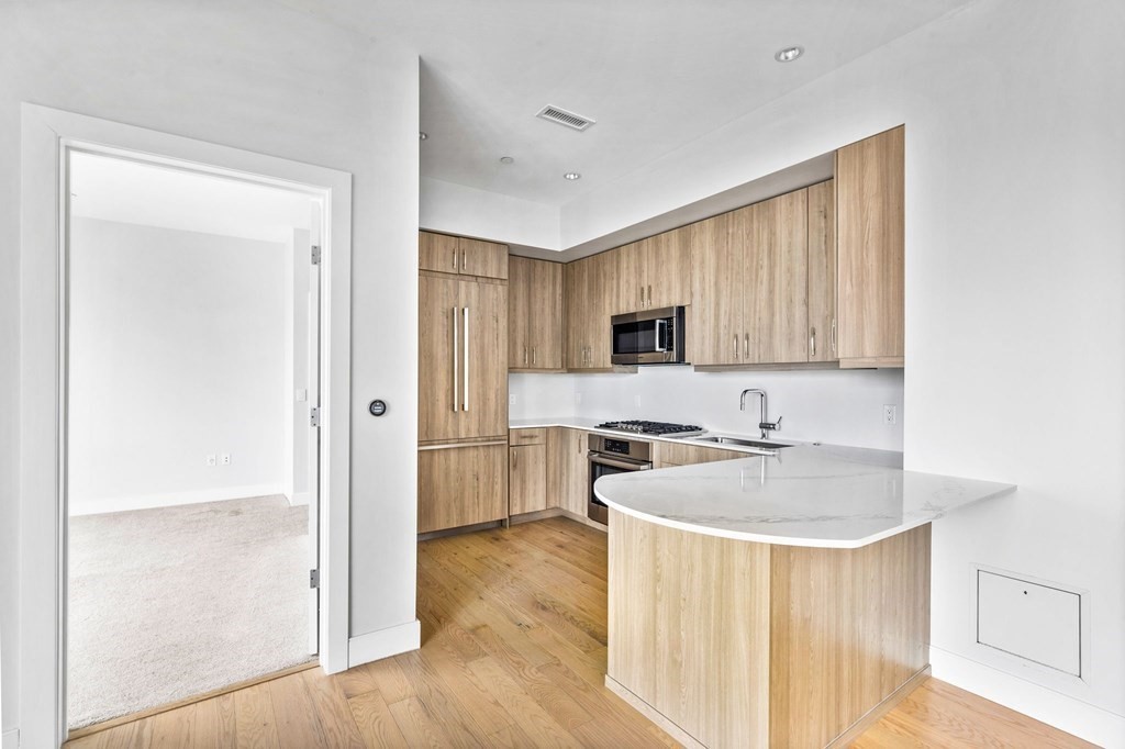 10 Shipyard Dr # 204