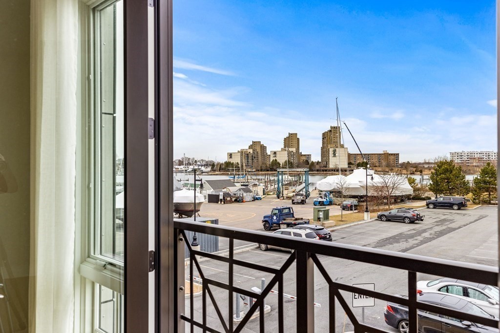 10 Shipyard Dr # 204