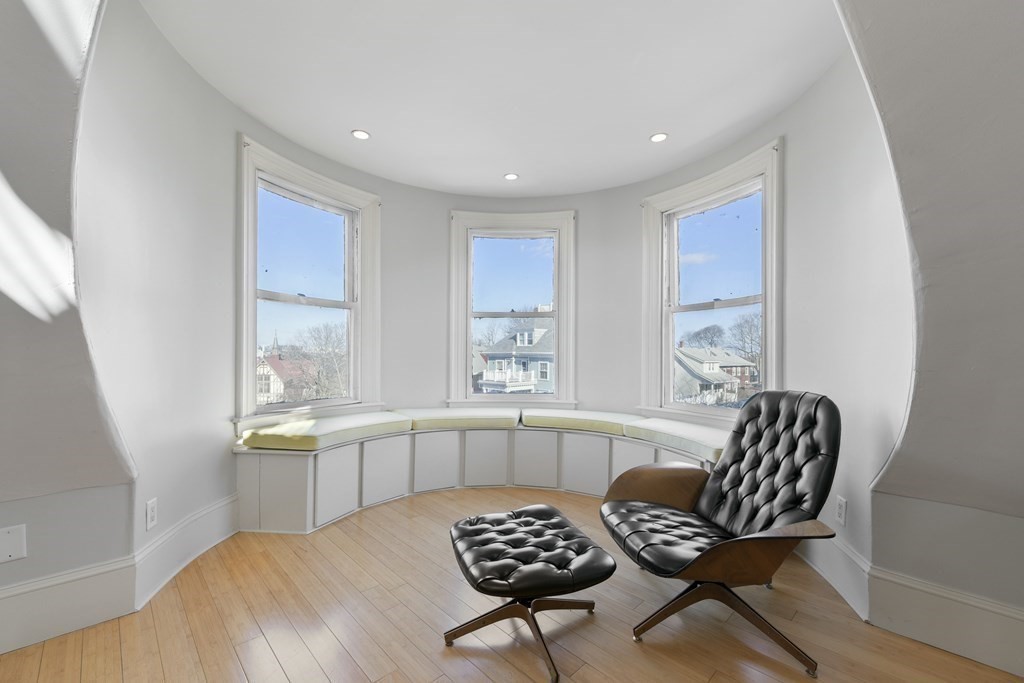 41 Cushing Ave # 4