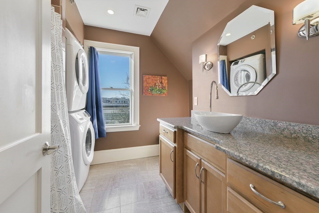 41 Cushing Ave # 4