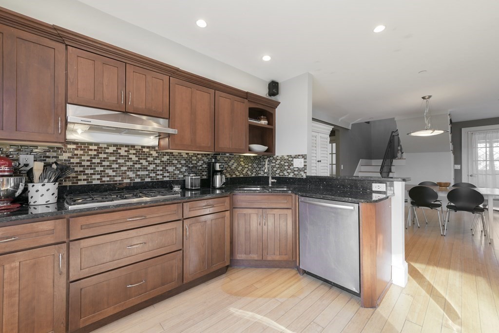 41 Cushing Ave # 4