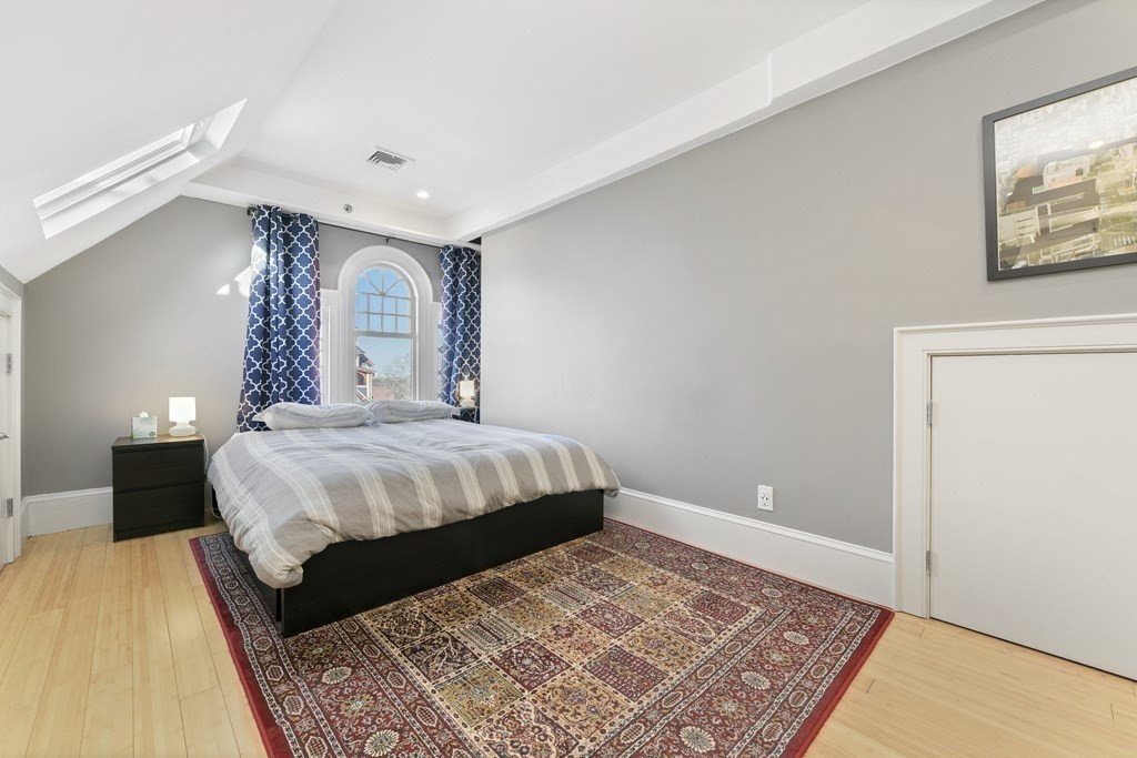 41 Cushing Ave # 4